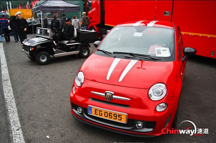 法拉利 ABARTH 695 TRIBUTO 1.jpg