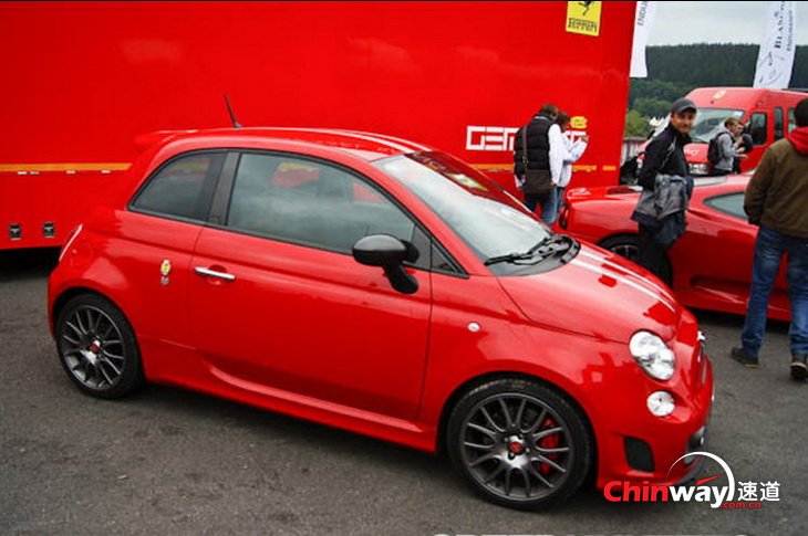 法拉利 ABARTH 695 TRIBUTO 2.jpg