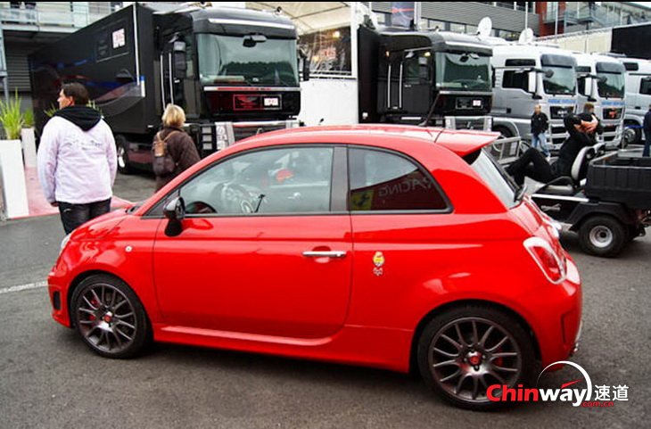 法拉利 ABARTH 695 TRIBUTO 4.jpg