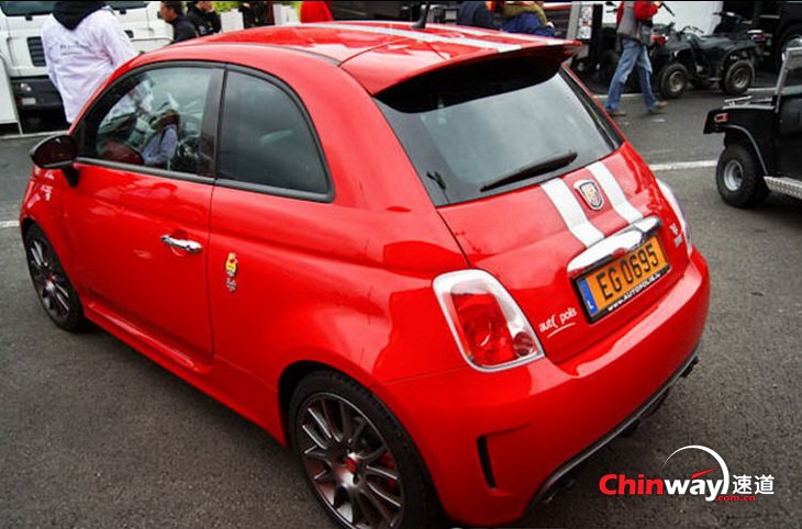 法拉利 ABARTH 695 TRIBUTO 5.jpg