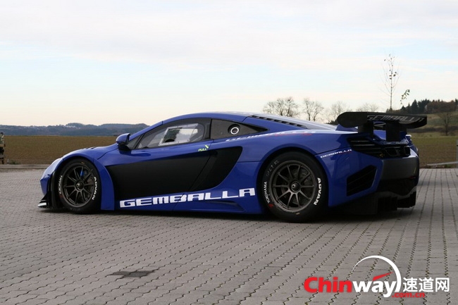 2012 McLaren MP4-12C GT3 by Gemballa Racing 2.jpg