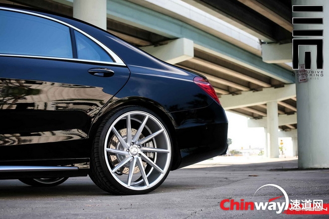 2014  S63 AMG on Vossen 22-inch Wheels 4.jpg