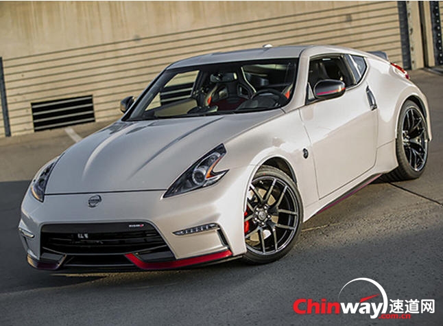 Nissan 370Z Nismo \\'2015.jpg