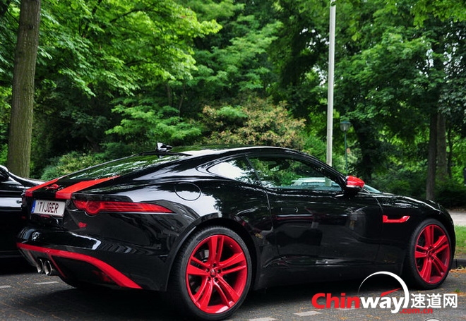 Jaguar F-TYPE S Coupe 2.jpg