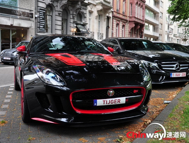 Jaguar F-TYPE S Coupe 6.jpg