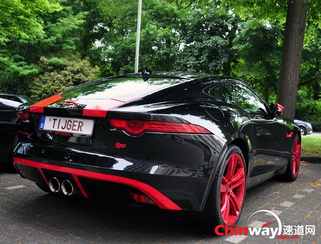 Jaguar F-TYPE S Coupe 10.jpg