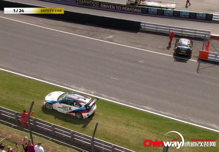 BTCC 2017 第1站 布兰兹哈奇 Race1.jpg