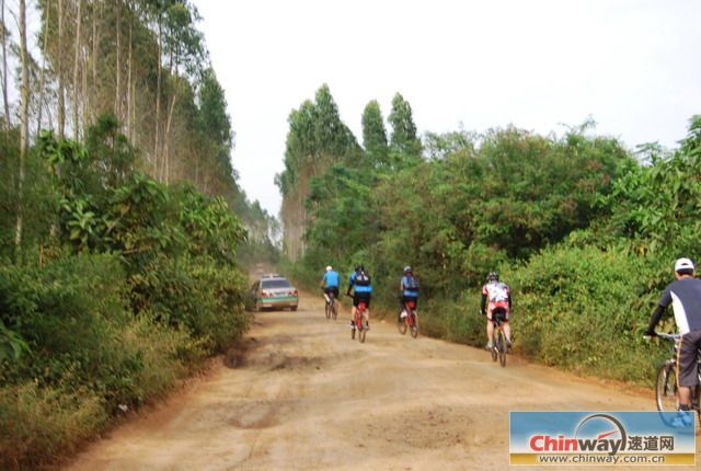 一段烂路.jpg